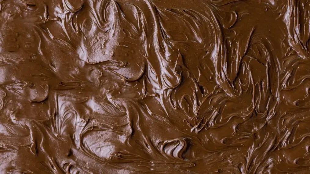 Oreo Stuffed Candy: A Fun No-Bake Dessert for Parties - Melted Chocolate Sauce