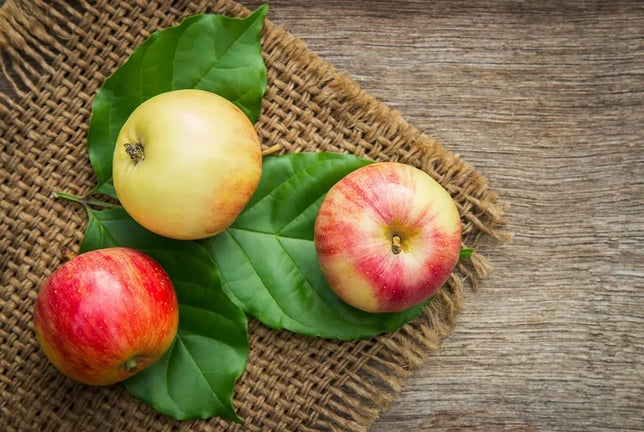 Perfect the vegan apple pie with Indian apple varieties