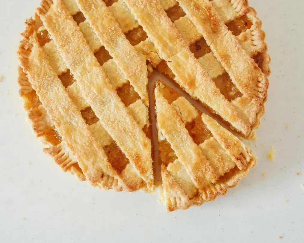 rhubarb pie slice