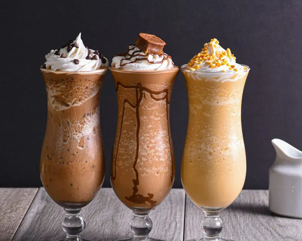 Refreshing Berry Chocolate Smoothie with Crunch