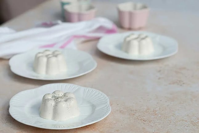 Refreshing Coconut Jelly Pudding – Perfect for a Light, Tropical Dessert