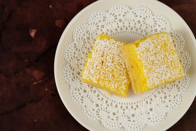 Refreshing vegan lemon bars to satisfy your sweet tooth - Feature