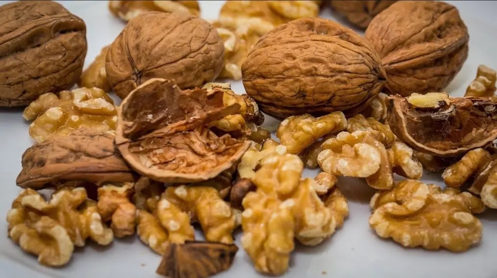Rich Mocha Cake With Walnut Crunch