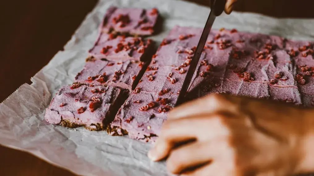 Slicing Sheet Cake