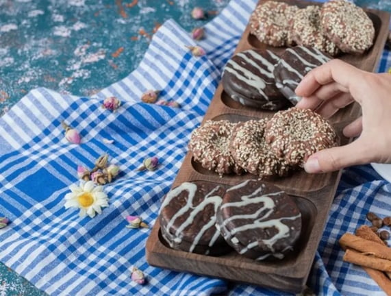 Sesame Cookies with Chocolate: A Crunchy Delight for Festive Snacking
