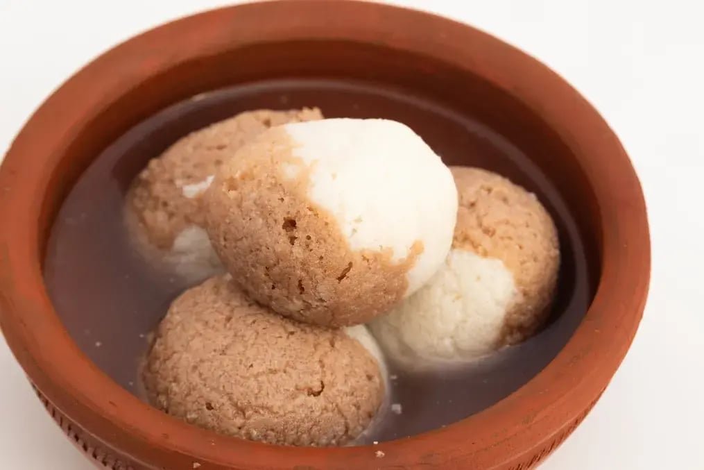 Silk Chocolate Roshogolla: A Luxurious Spin on Bengal’s Favorite Sweet - Let Them Soak for Maximum Richness