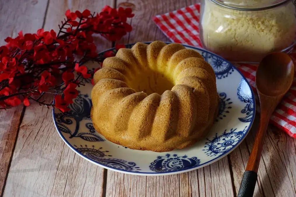 Classic Vanilla Crack Cake