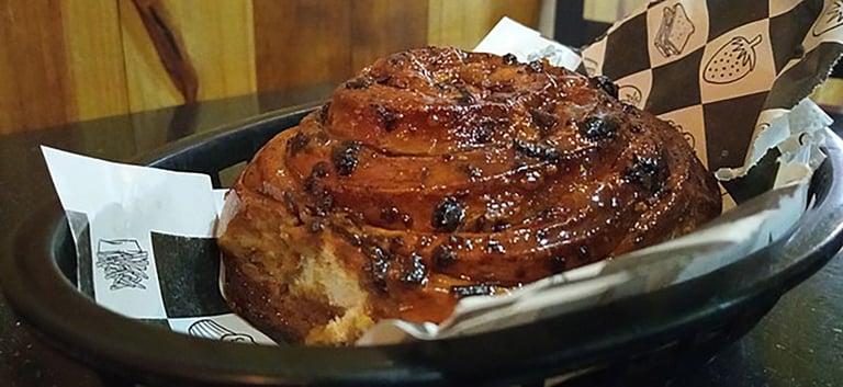 Special Sweet Pastries: From Cinnamon-flavoured Spongy Ones to Carnival Fritters 