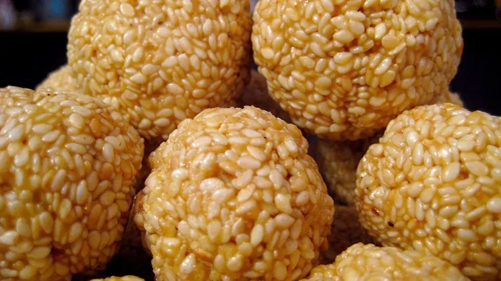 Step-by-Step Guide to Festive Sweets for Shankaracharya Jayanti Offerings - Jaggery Til Ladoo