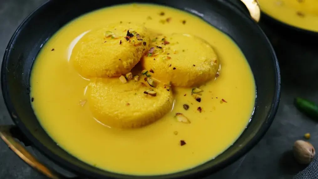 closeup of mango rabri with garnishes