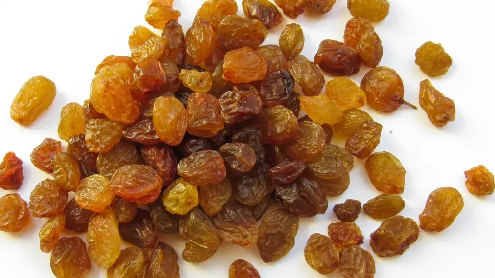 fresh raisins