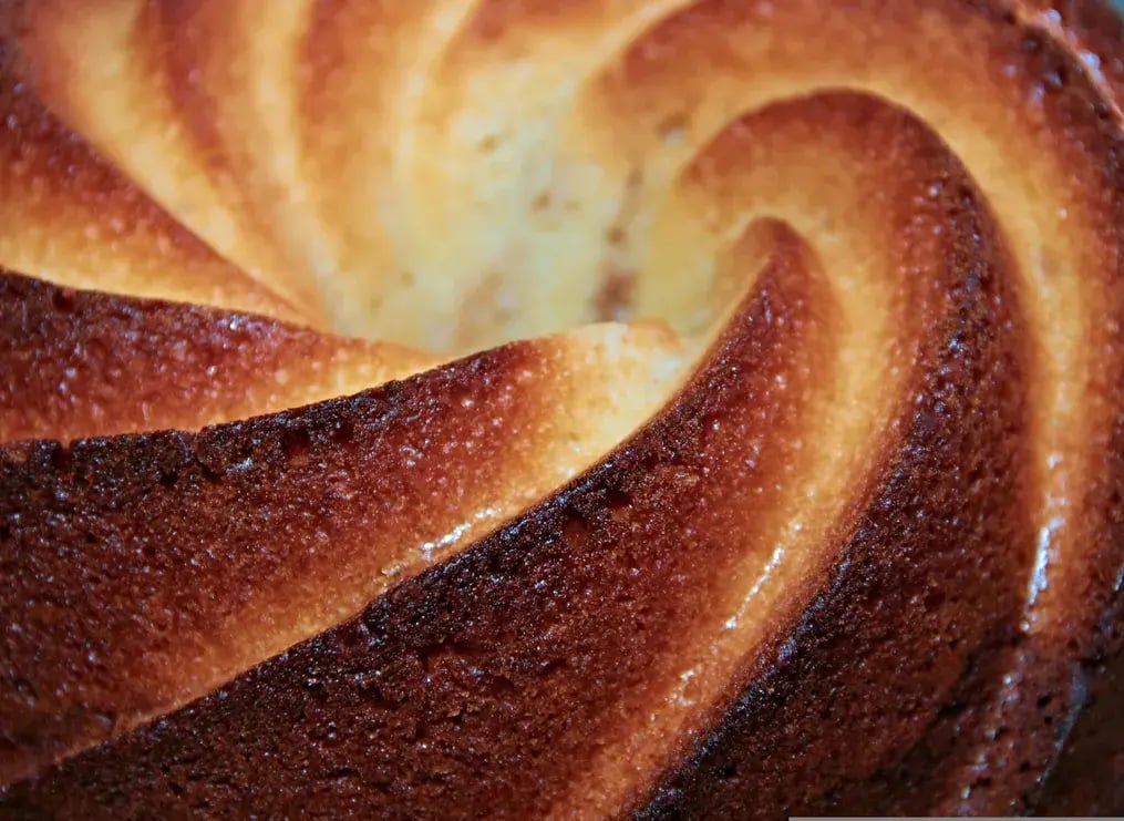 Step-by-Step Recipe for a Refreshing Lemonade Bundt Cake with Almonds and Chocolate Drizzle - Introduction