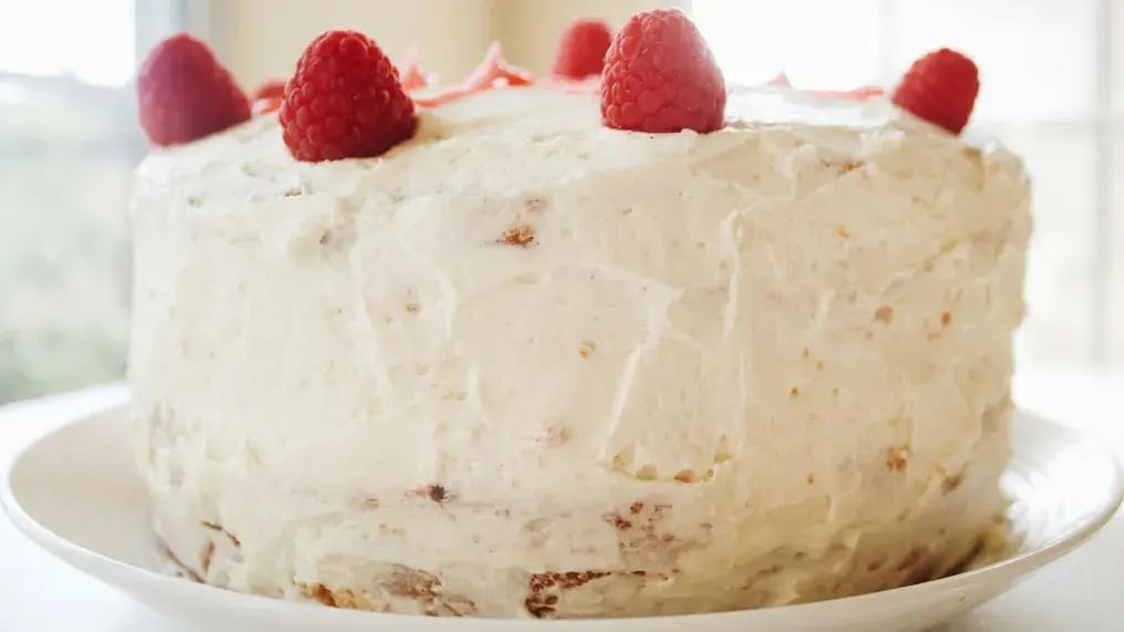 Vanilla Cake with Strawberries