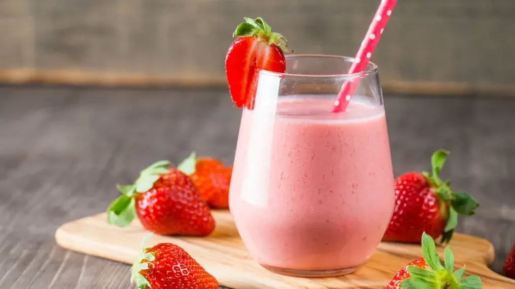 Strawberry Pistachio Smoothie That Boosts Energy - Recipe for Fresh Strawberry Smoothie with Pistachio