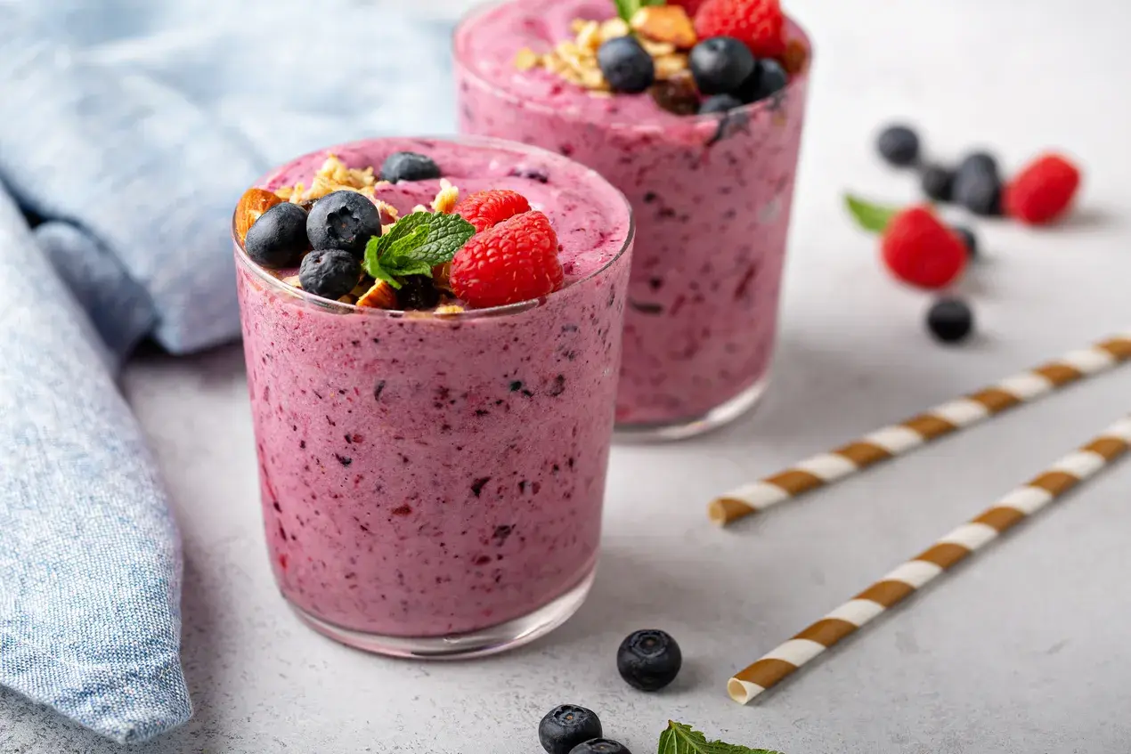 Sweet and Tangy Berry Pistachio Smoothie
