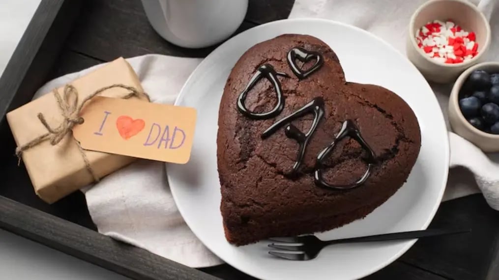 Father’s Day Cake Delivery Vs Homemade Baking