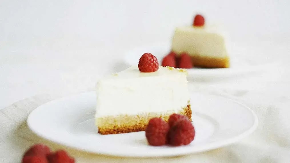 These cool whip cheesecakes are creamy, dreamy and amazingly easy - Cool Whip Cheesecake Image 1