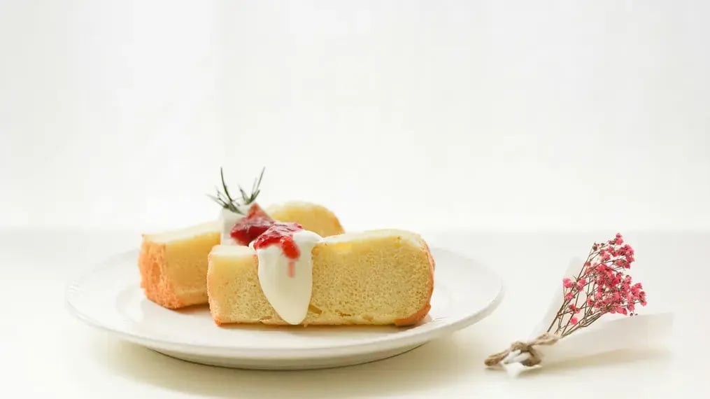 These mini cheesecakes with strawberry topping will be a party hit for sure - Mini Cheesecake - 2