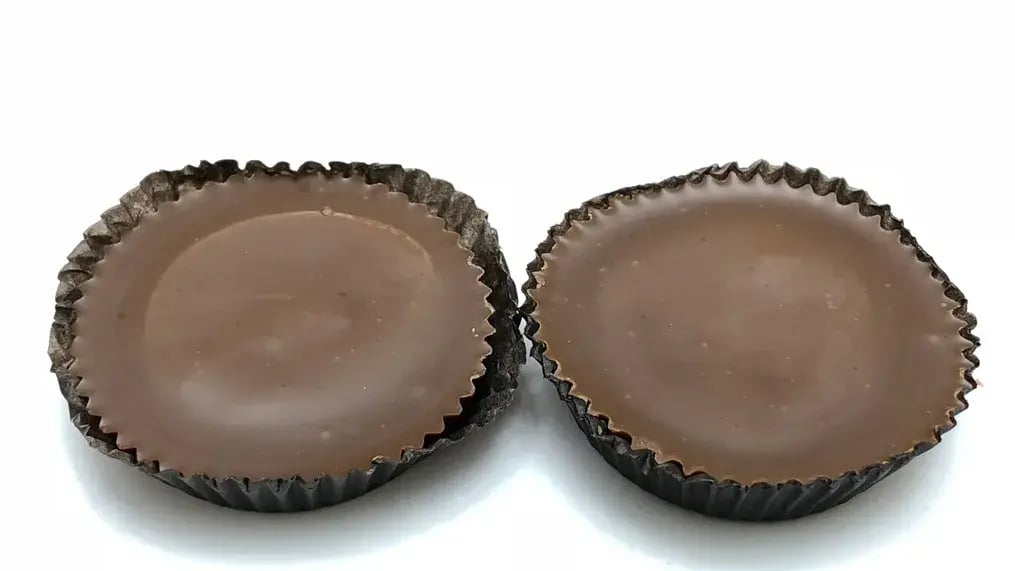 These vegan peanut butter cups are best for parties and as gifts - Peanut Butter Cup Image 1