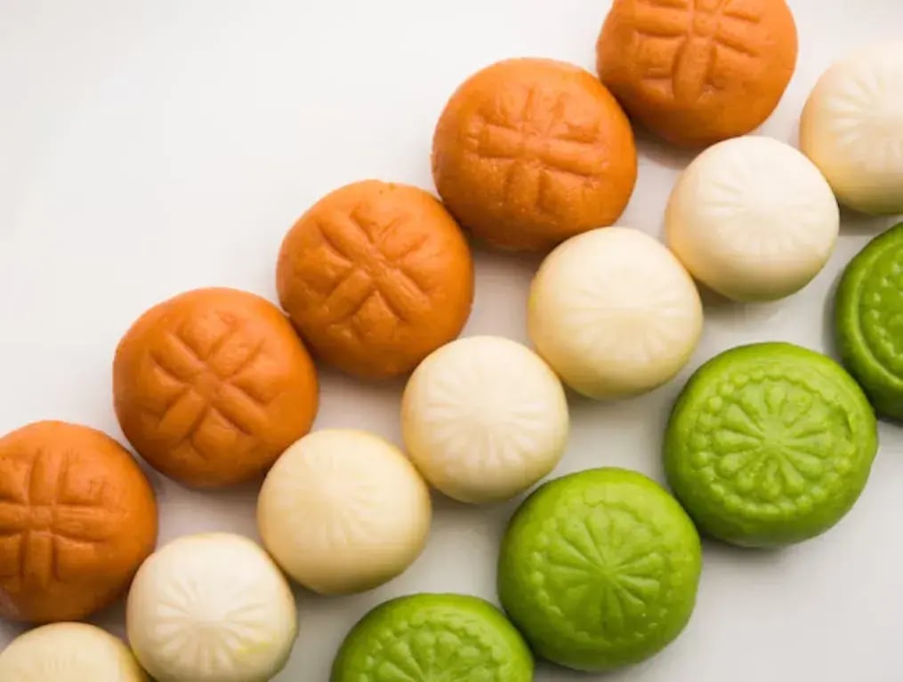 How To Make Delicious And Colorful Trianga Sandesh