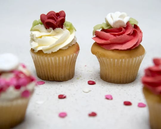 Top 5 Cupcake & Cake Ideas for a Sweet Mother’s Day Celebration - Floral cupcake for mothers day