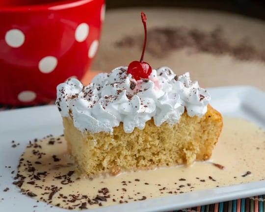 Tres leches cake with chocolate