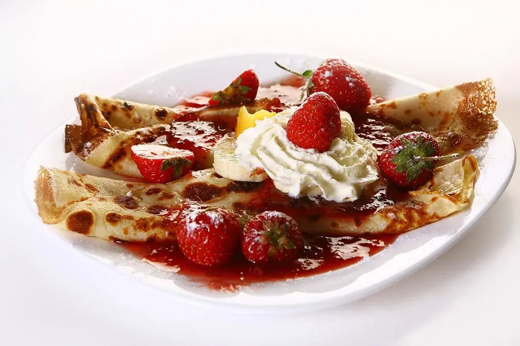 classic-strawberries-and-cream-crepe