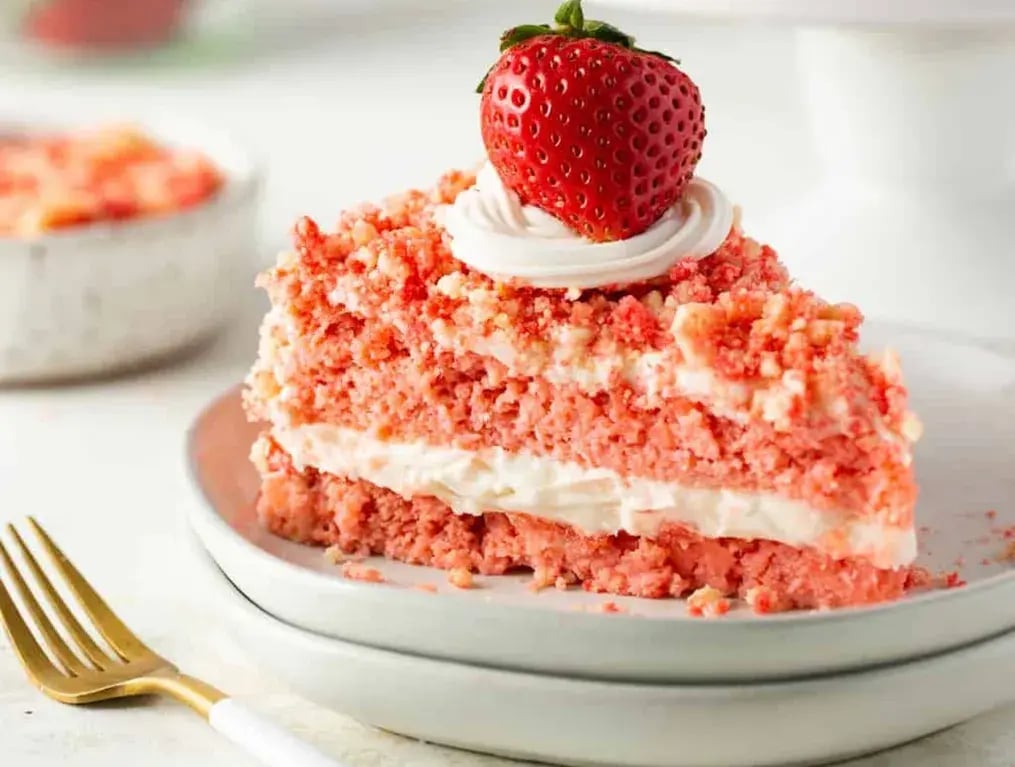 Lemon-Infused Strawberry Crunch Cake