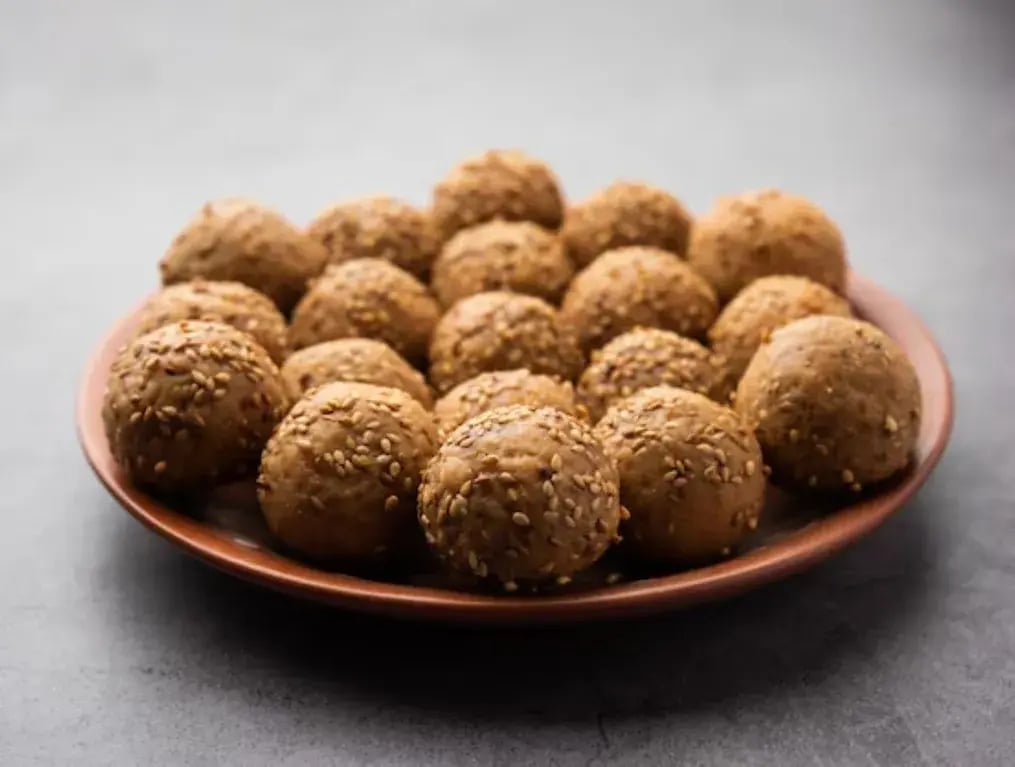 Gur-Gond Til Ladoo