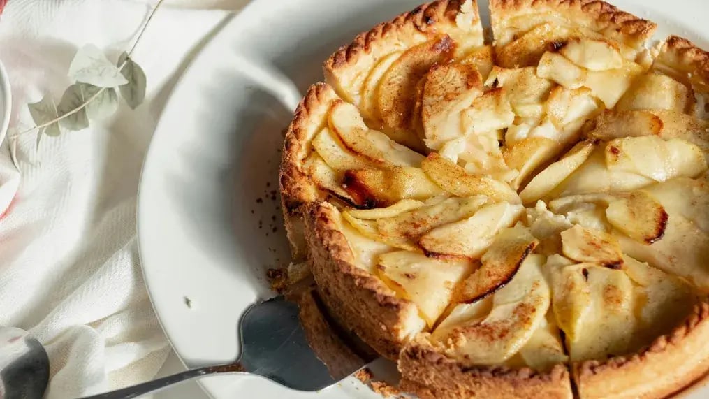 Wheat Flour Apple Cake