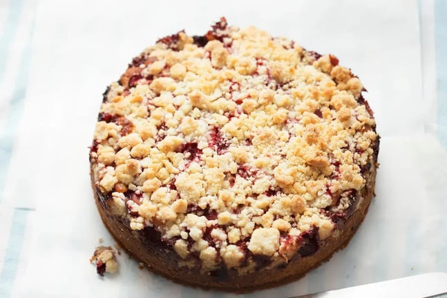 Why Strawberry Crunch Cake Is the Perfect Dessert for Every Kid's Party - Feature
