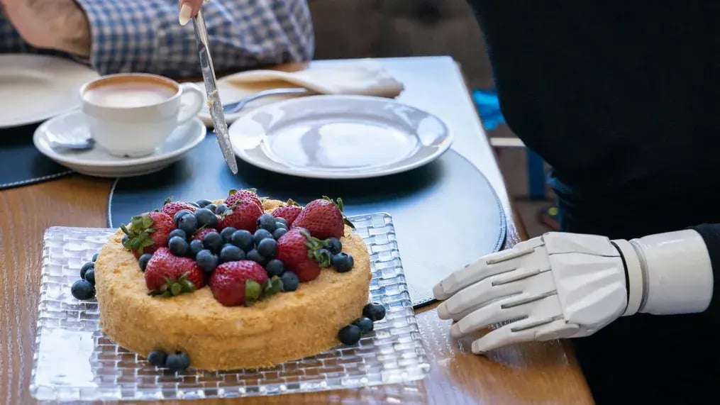Wild Berry Cakes for every occasion - Strawberry Sponge Cake