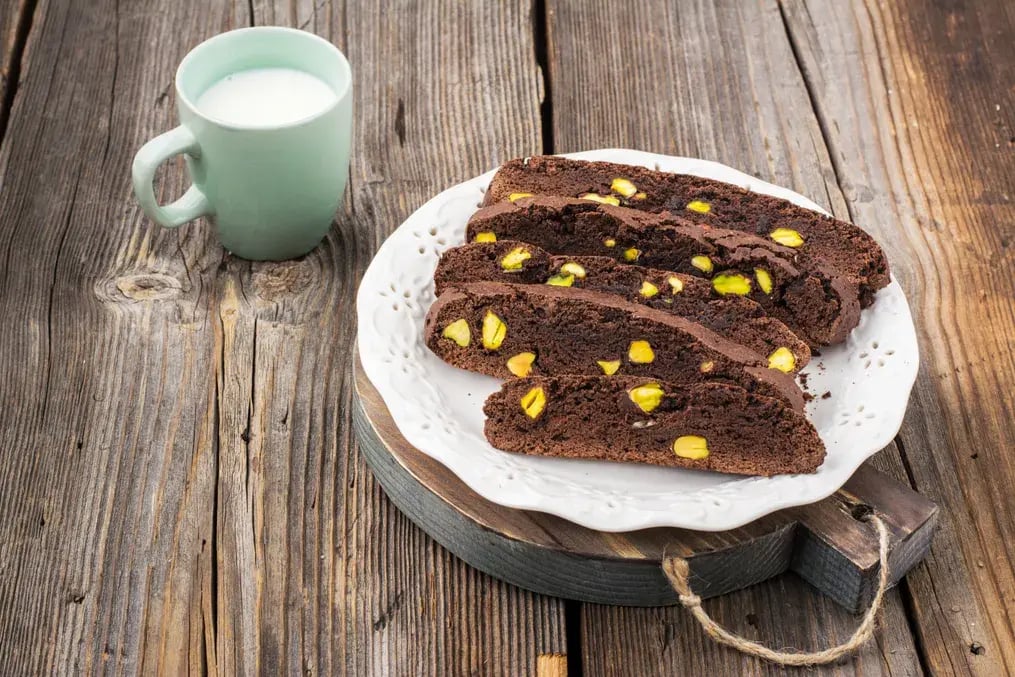 Women's Day Recipe: How to Make Chocolate Biscotti with Pistachios at Home - Get The First Bake Right
