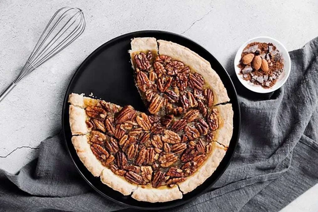 Yummy Desserts That Everyone Will Love to Eat again and again - Caramel Pecan Tart 3