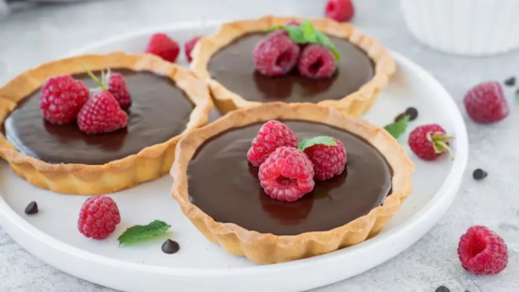 Innovative New Year’s Eve Desserts Featuring Chocolate and Fruits - Chocolate And Raspberry Tart
