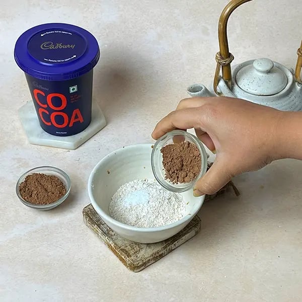 2 Minute Oats Cocoa Mugcake - Mix oat flour