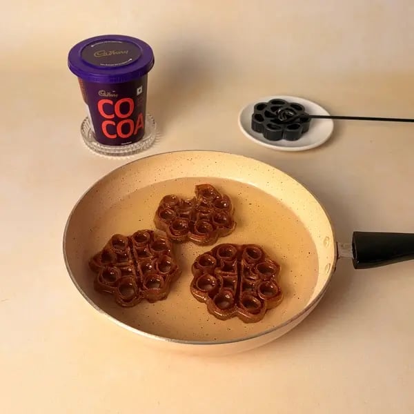 Achappam With Cadbury Cocoa Powder For Onam - Frying Achappam