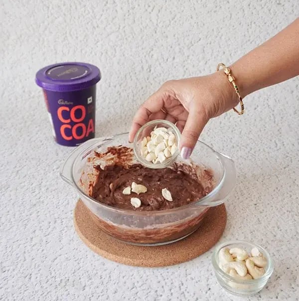 Banana Chocolate Brownies with Cashews - Fold in the chopped cashew