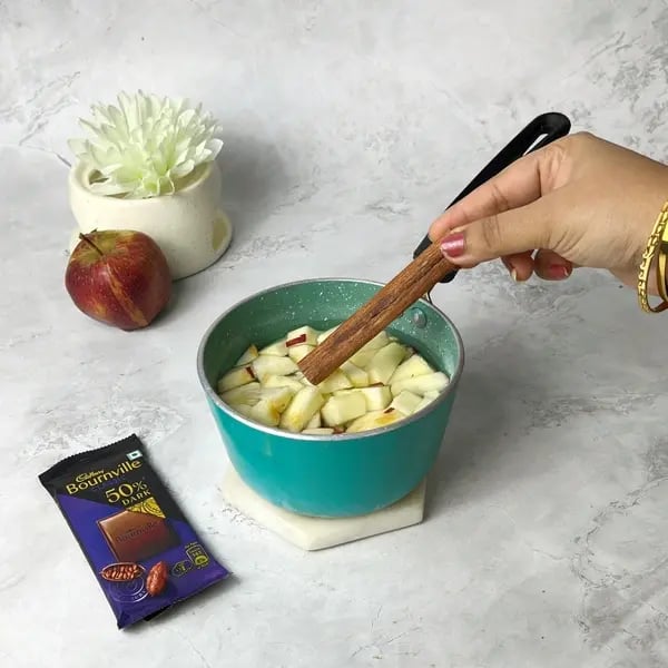 Bournville Apple 2-Ingredient Cake - Bo