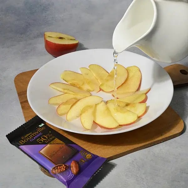 Bournville Apple Rose Pastry - Pour salted warm water