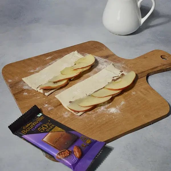 Bournville Apple Rose Pastry - Apple slices with puff pastry strip