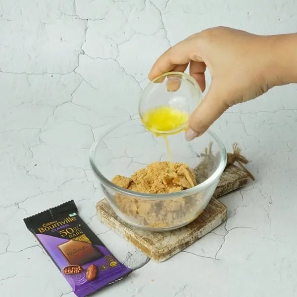 Bournville Biscuit Fudge Cup - Transfer the powdered biscuits