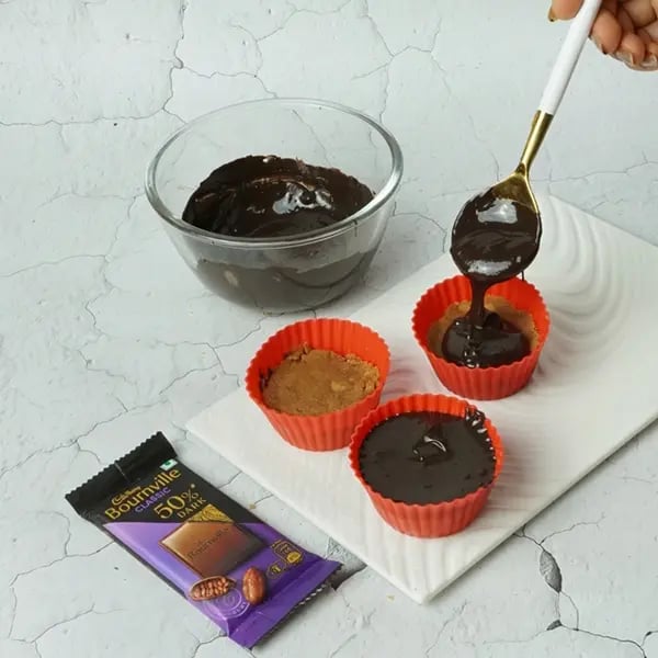 Bournville Biscuit Fudge Cup - Pour the remaining melted Bournville