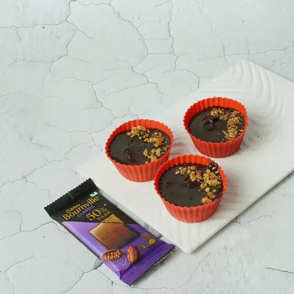 Bournville Biscuit Fudge Cup - Ganish with some biscuit crumbles