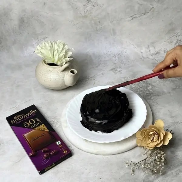 Bournville Black Velvet Cake - Garnishing Cake With Ganache