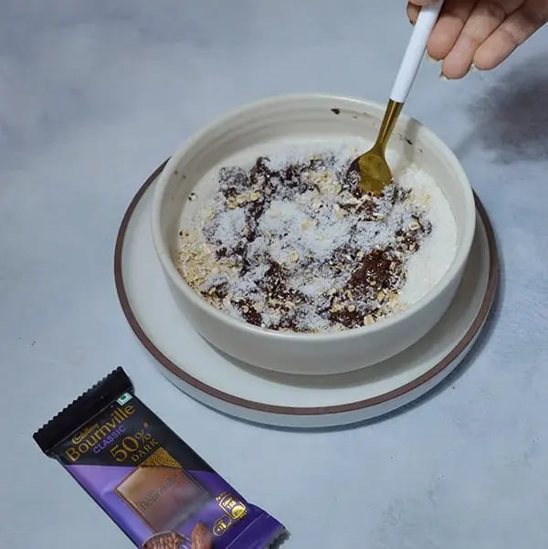 Bournville Caramel Cashew Chocolate Bar - Gently mix