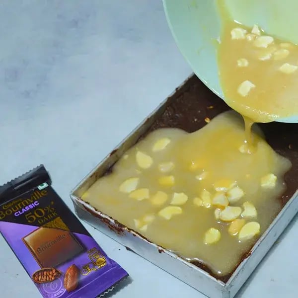 Bournville Caramel Cashew Chocolate Bar - Pour the mixer