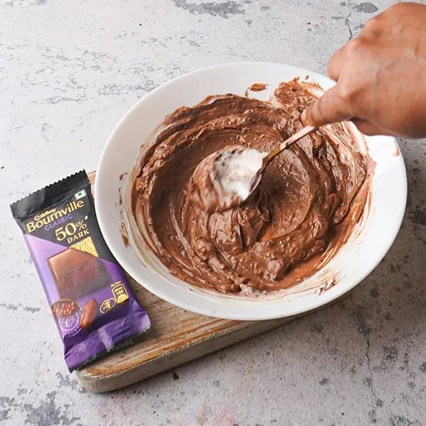 Bournville Cheesecake Mousse - Continue mixing