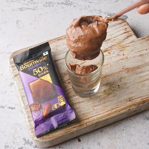Bournville Cheesecake Mousse - Pour the mousse
