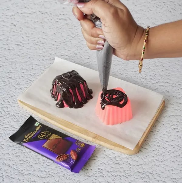 Bournville Chocolate Baskets -Using a piping bag